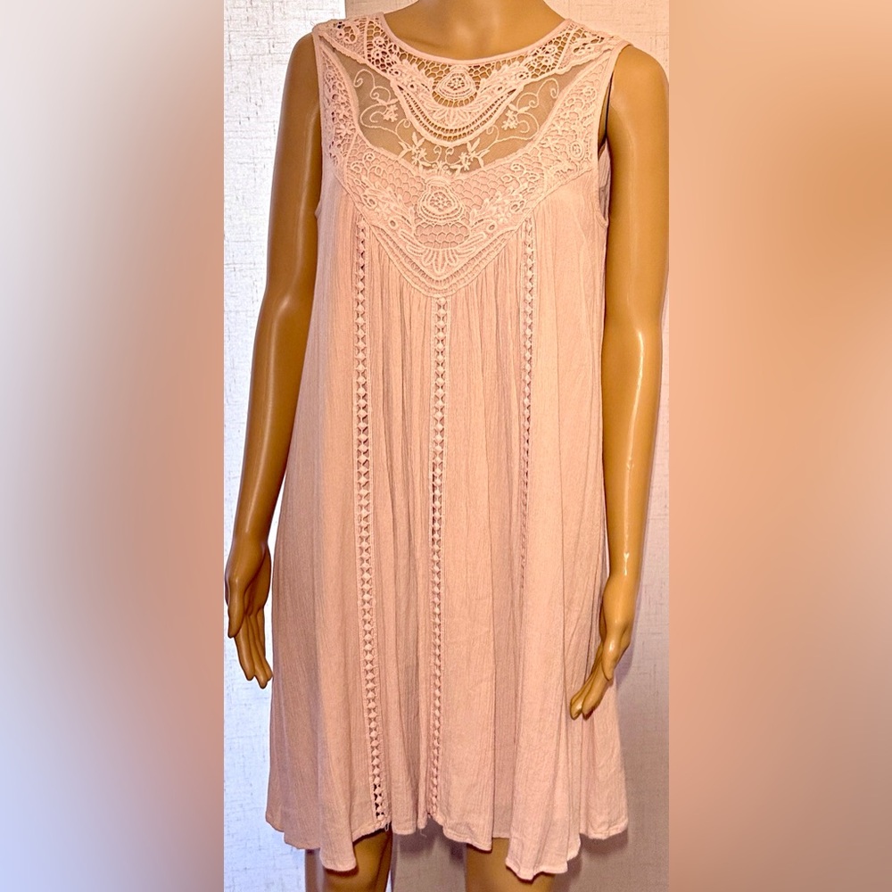 Mossimo Blush Pink Dress w/crocheted décolletage. Sz M